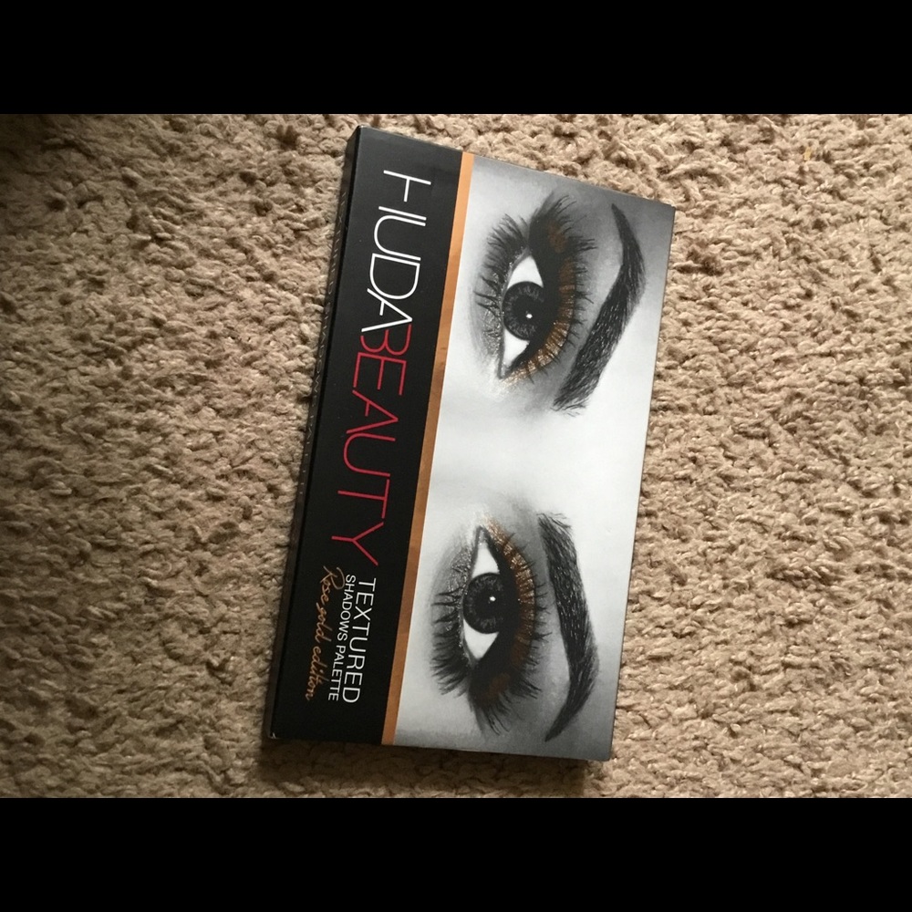 Huda beauty textured eyeshadow palettes